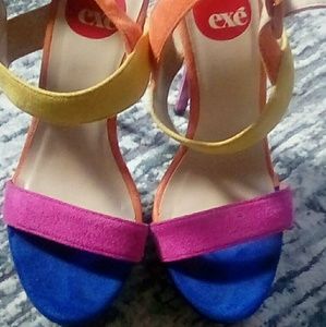 Exé women's sandals size 7 like new